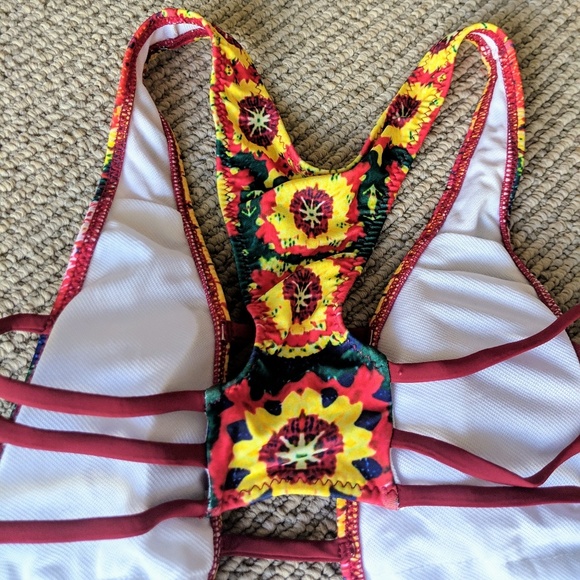 Sexy One Piece Bikini - Picture 5 of 7